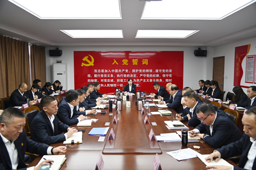 打好“收官戰” 謀好“開(kāi)局篇”！洛陽(yáng)公交集團召開(kāi)11月董事長(cháng)月調度會(huì )02.JPG